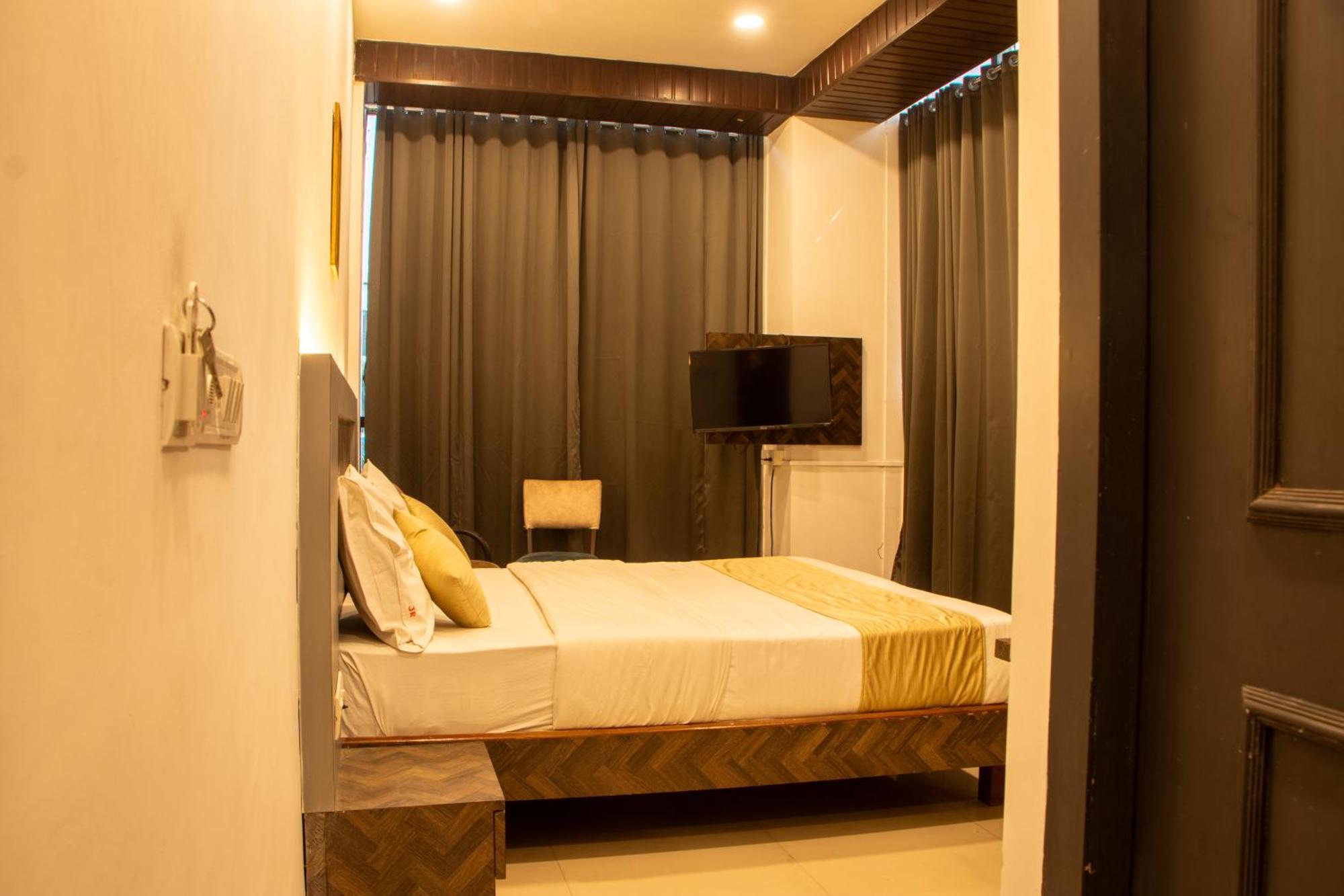 Hotel J R Residency Nová Bombaj Exteriér fotografie